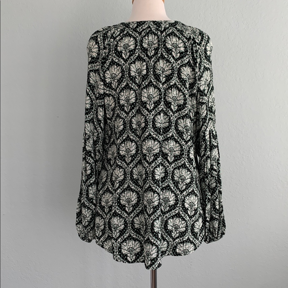 White House Black Market Crinkle Blouse - Picture 9 of 15
